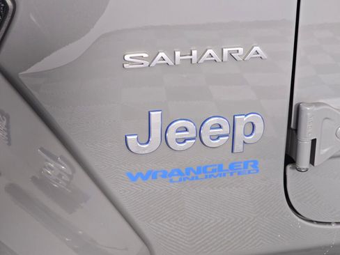 Used 2021 Jeep Wrangler Unlimited Sahara image 12