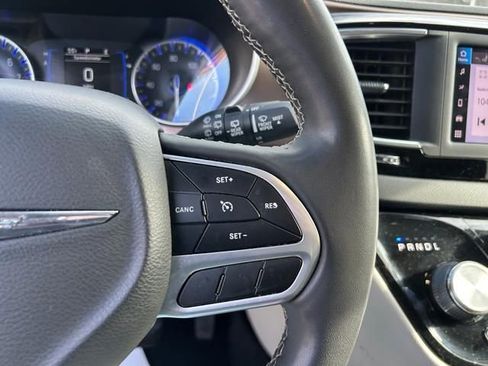 Used 2022 Chrysler Voyager LX image 21