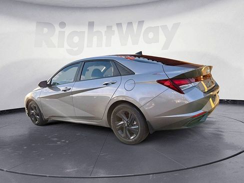 Used 2023 Hyundai Elantra SEL FWD image 3