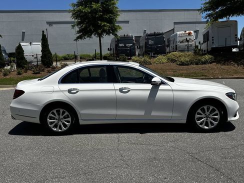 Used 2018 Mercedes-Benz E 300 image 9