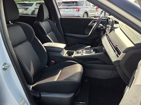 Used 2024 Mitsubishi Outlander ES FWD image 15