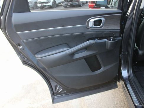 Used 2025 Kia Sorento SX image 24