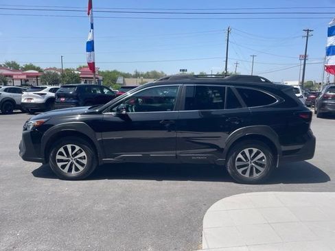 Used 2025 Subaru Outback Premium AWD/4WD image 4