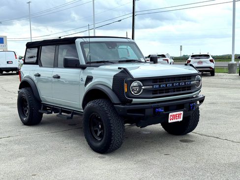 Used 2021 Ford Bronco Black Diamond image 6