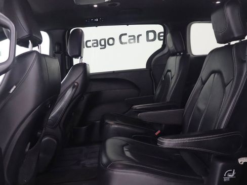 Used 2018 Chrysler Pacifica Touring-L w/ Premium Audio Group image 10