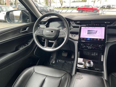 Used 2023 Jeep Grand Cherokee 4WD 4xe image 16