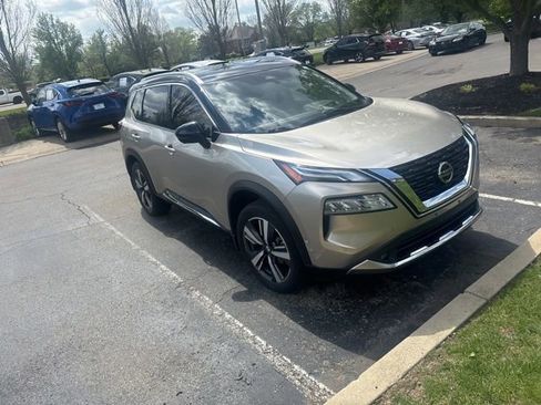 Used 2021 Nissan Rogue Platinum image 6