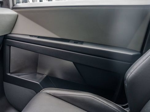 Used 2025 Tesla Cybertruck AWD Crew Cab image 12
