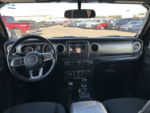 Used 2018 Jeep Wrangler Unlimited Sahara w/ Cold Weather Group image 9