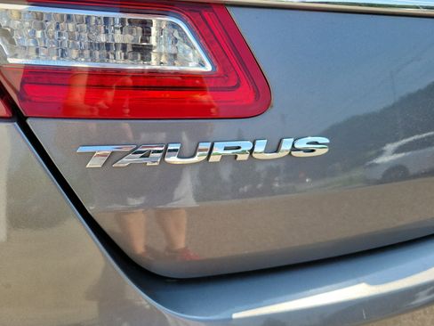 Used 2014 Ford Taurus SEL image 10