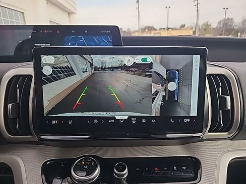 Used 2025 Ford Expedition Active image 19