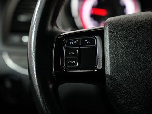 Used 2015 Dodge Grand Caravan SE image 12