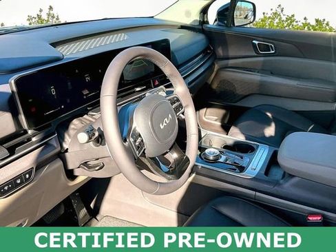 Certified 2025 Kia Carnival EX image 13