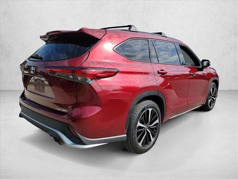 Used 2021 Toyota Highlander XSE AWD/4WD image 5