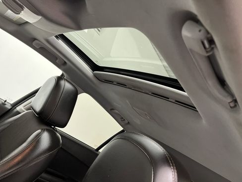 Used 2019 Chevrolet Trax LT w/ Sun & Sound Package AWD/4WD image 6