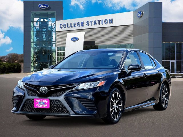 Used 2019 Toyota Camry SE FWD image 2