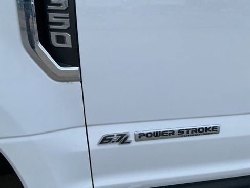 Used 2022 Ford F350 Lariat w/ FX4 Off-Road Package image 3