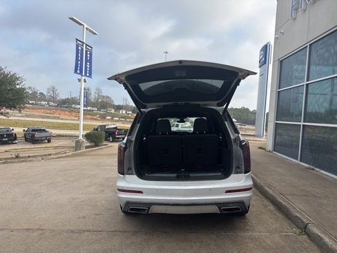 Used 2022 Cadillac XT6 Sport w/ Technology Package image 7