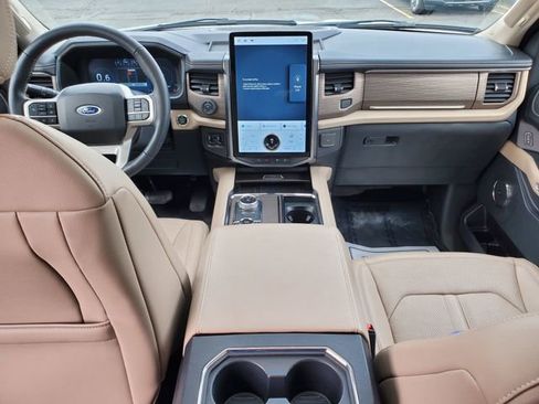Used 2023 Ford Expedition Limited image 7