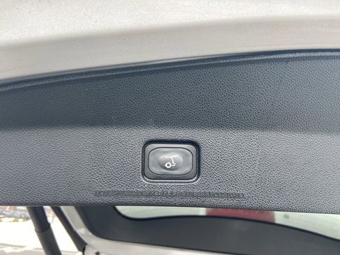 Used 2019 Ford Explorer XLT w/ Equipment Group 202A image 12