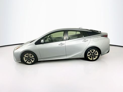Used 2016 Toyota Prius Three Touring FWD image 4
