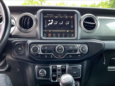 Used 2022 Jeep Wrangler Unlimited Sahara w/ LED Lighting Group AWD/4WD image 33