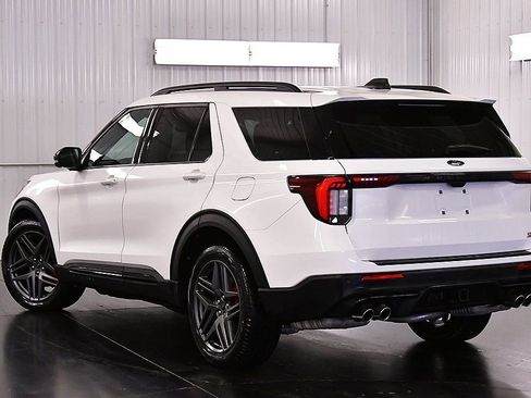 Used 2025 Ford Explorer ST image 5