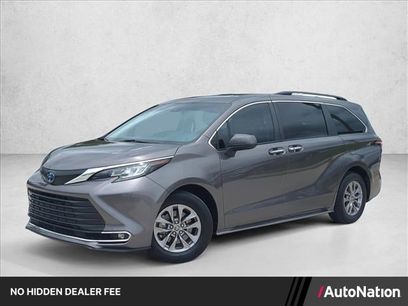 Used 2022 Toyota Sienna XLE