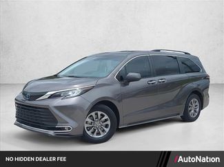 Used 2022 Toyota Sienna XLE FWD video 1