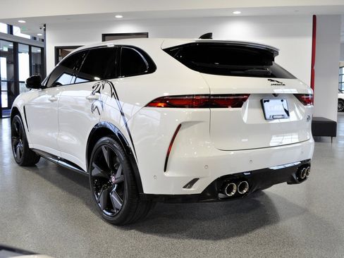 Used 2022 Jaguar F-PACE SVR image 4