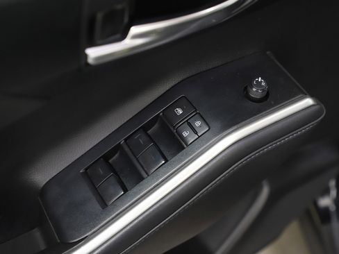 Used 2022 Toyota Highlander XLE image 22