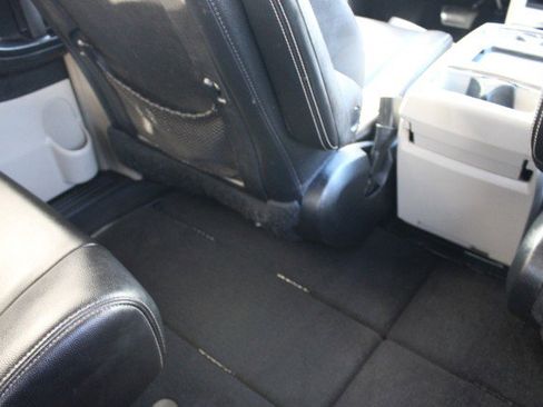 Used 2016 Chrysler Town & Country Touring w/ Driver Convenience Group image 20