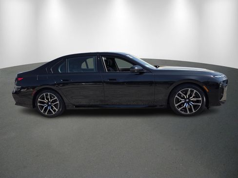 Used 2025 BMW 740i xDrive AWD/4WD image 8