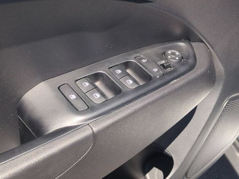 Used 2025 Hyundai Venue SEL FWD image 13