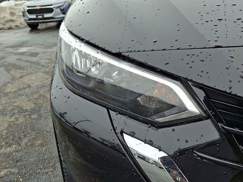 Used 2024 Nissan Sentra SV image 9