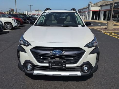 Used 2025 Subaru Outback Limited AWD/4WD image 2