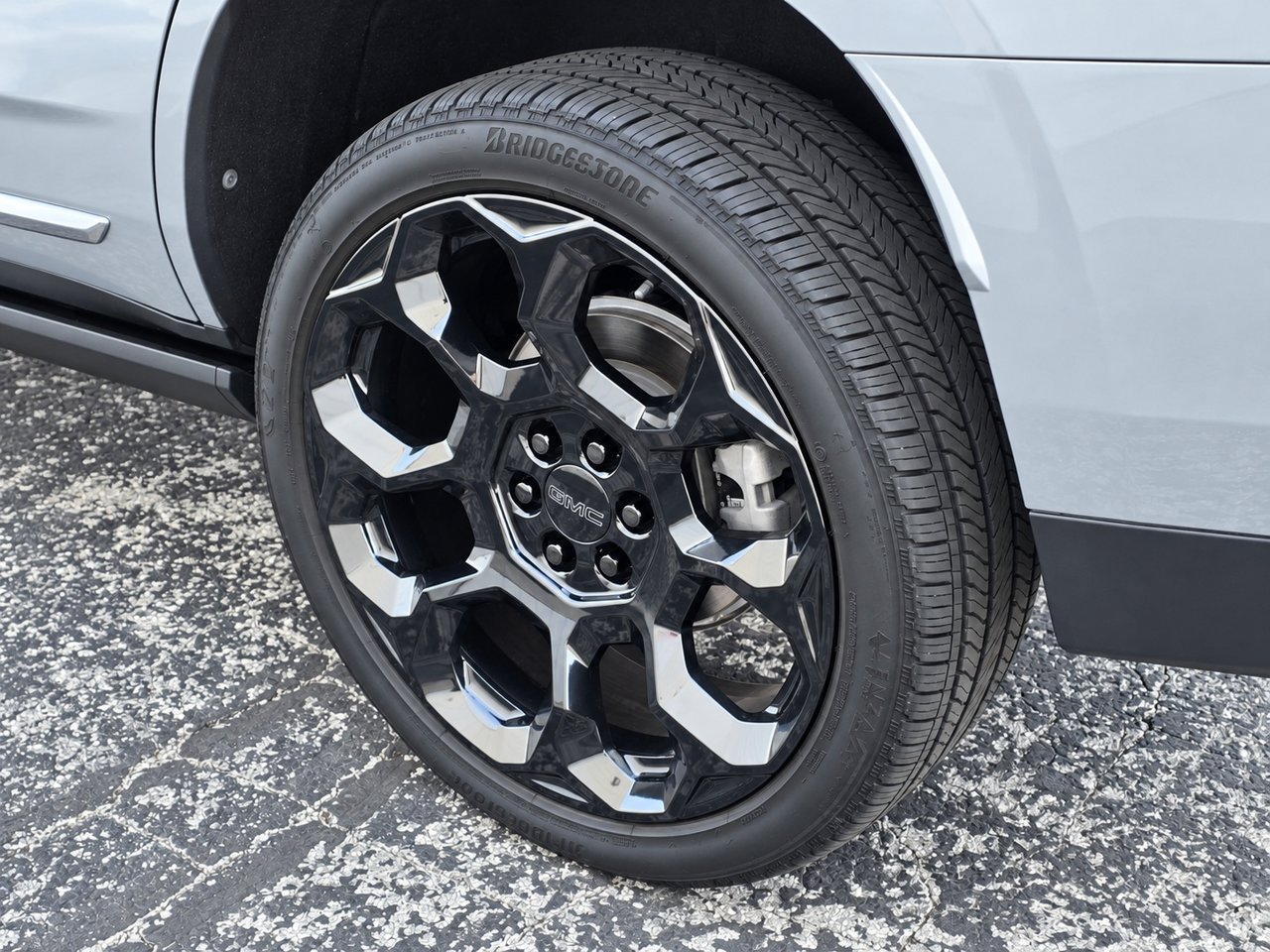 Used 2025 GMC Yukon Denali AWD/4WD image 13
