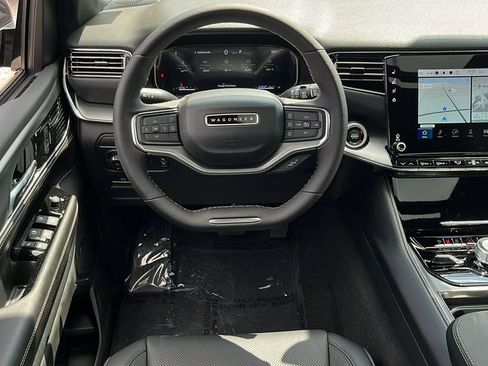 Used 2024 Jeep Wagoneer Series II image 34