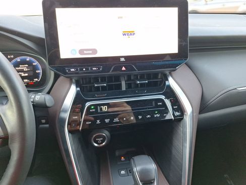 Used 2023 Toyota Venza Limited image 28