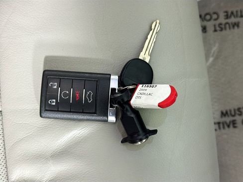 Used 2009 Cadillac DTS image 38