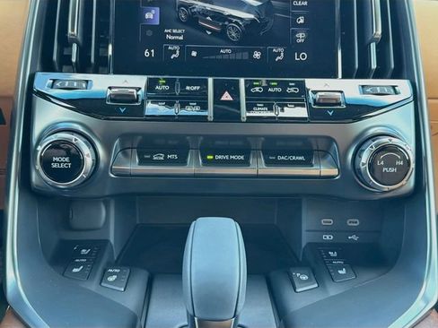New 2026 Lexus LX 700h Luxury AWD/4WD image 32