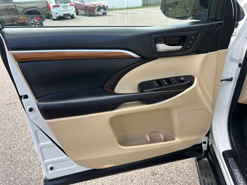 Used 2018 Toyota Highlander Limited Platinum AWD/4WD image 9
