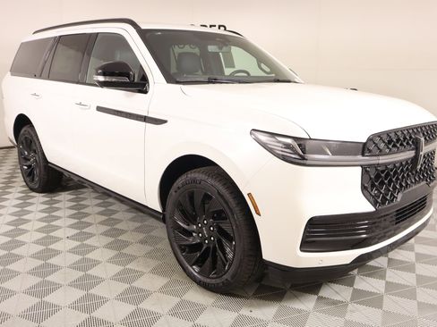 New 2026 Lincoln Navigator Reserve AWD/4WD image 1