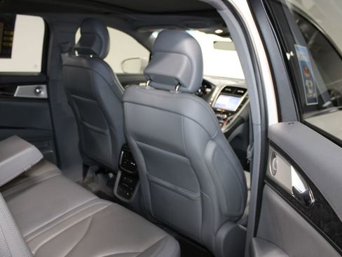 Used 2019 Lincoln Nautilus Reserve w/ Ultimate Package image 32
