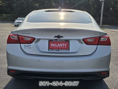 Used 2018 Chevrolet Malibu LT w/ Leather Package FWD image 4