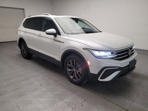 Used 2023 Volkswagen Tiguan SE w/ Panoramic Sunroof Package FWD image 13