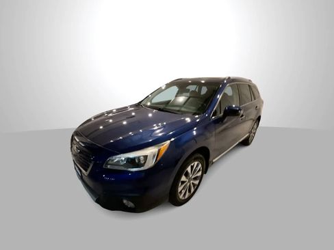 Used 2017 Subaru Outback 2.5i Touring w/ Popular Package #5A AWD/4WD image 4
