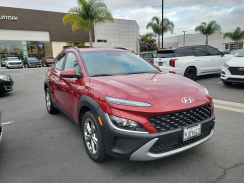 Used 2023 Hyundai Kona SEL AWD/4WD image 3