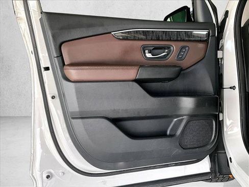 Used 2023 Honda Pilot Elite image 18