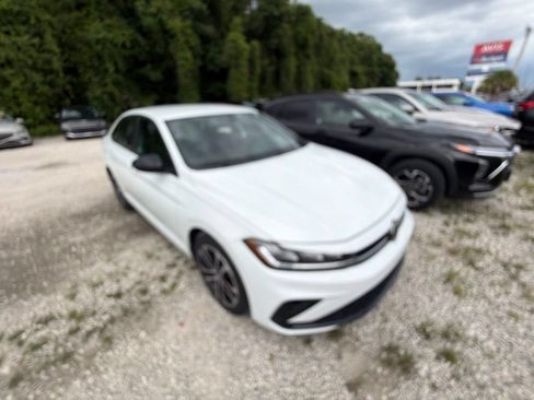 Used 2025 Volkswagen Jetta Sport FWD image 9